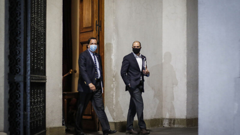 Presidente llega a La Moneda y se reúne con Comité Político para monitorear resultados