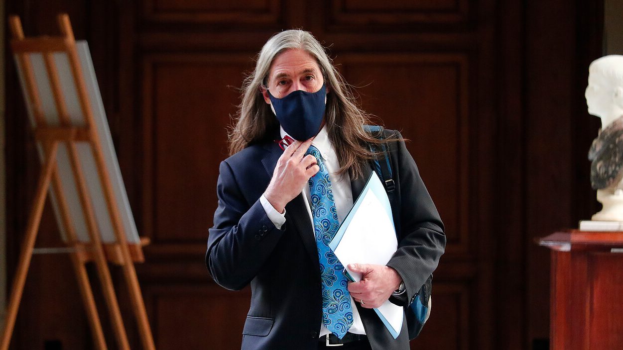 Polémica entre senador Letelier y La Moneda complica reforma previsional