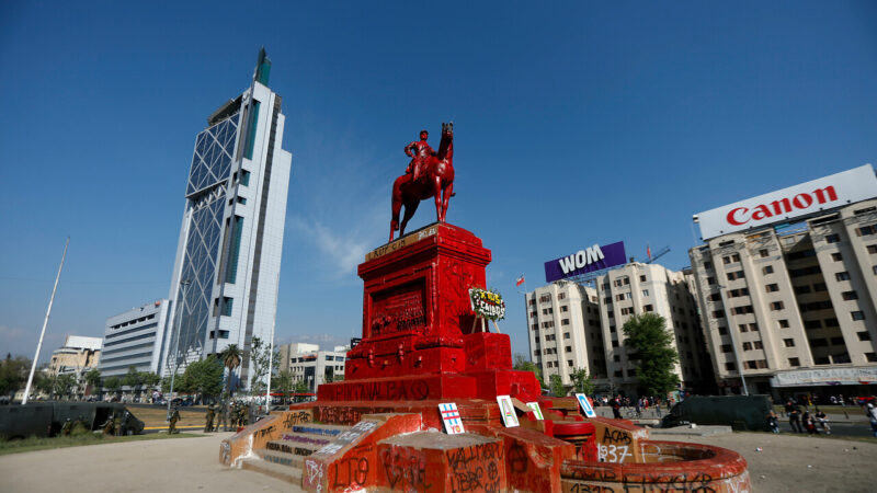 Ejército repudia vandalización de monumento a general Baquedano