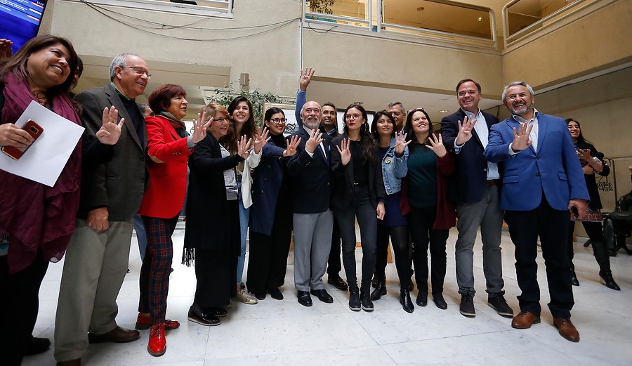 Los tuits que marcaron la polémica en la oposición por los cambios a la convención constitucional