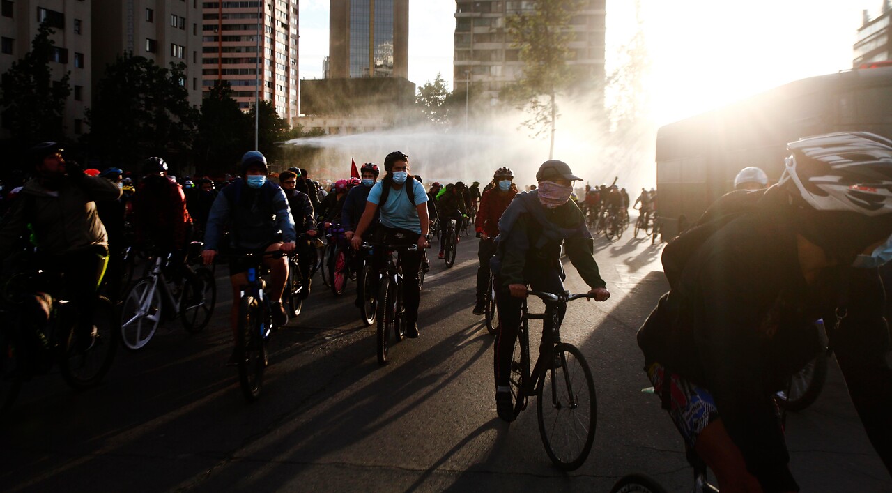 Lo que hay detrás de la preocupación de La Moneda por las movilizaciones de ciclistas