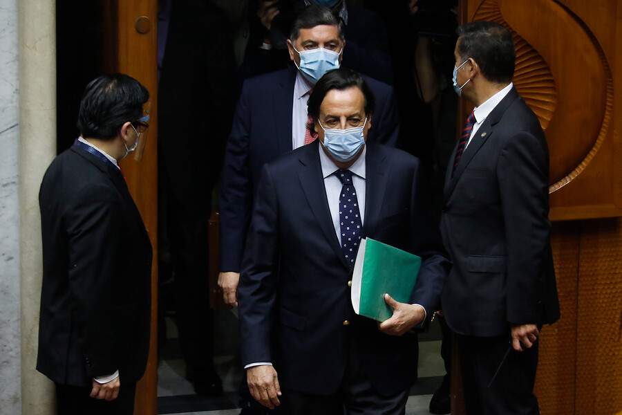 Acusación constitucional: Víctor Pérez enfrenta su batalla decisiva en el Senado tras gestiones con la oposición
