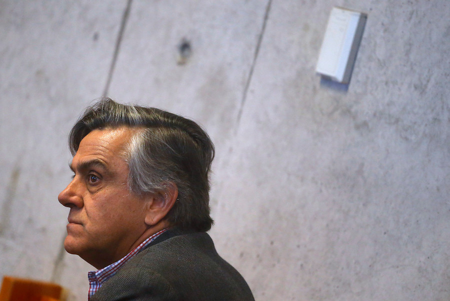 Virtual inhabilitación de Longueira: Víctor Pérez encabezaría lista de unidad en la UDI