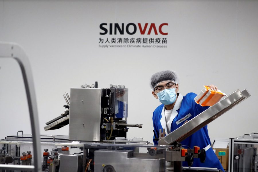 Polémica sobre eficacia de Sinovac: 10 cosas que hay que saber sobre la vacuna china