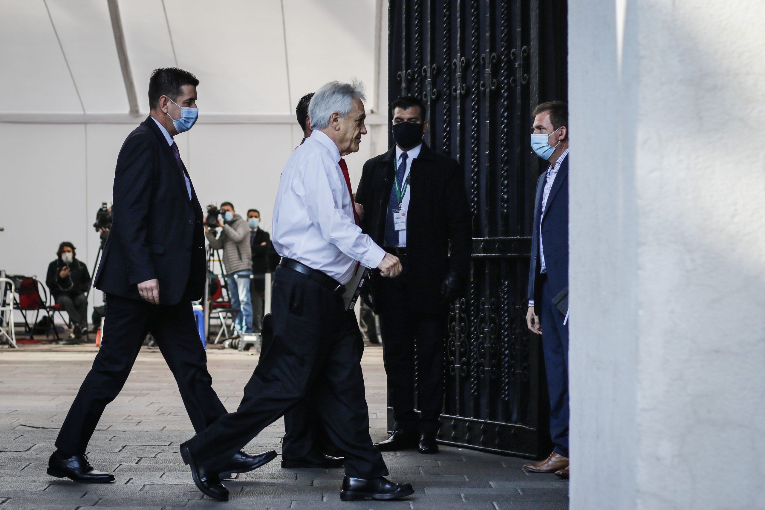 Historia de un fracaso anunciado: Cómo se salvó Piñera de la acusación en el Senado