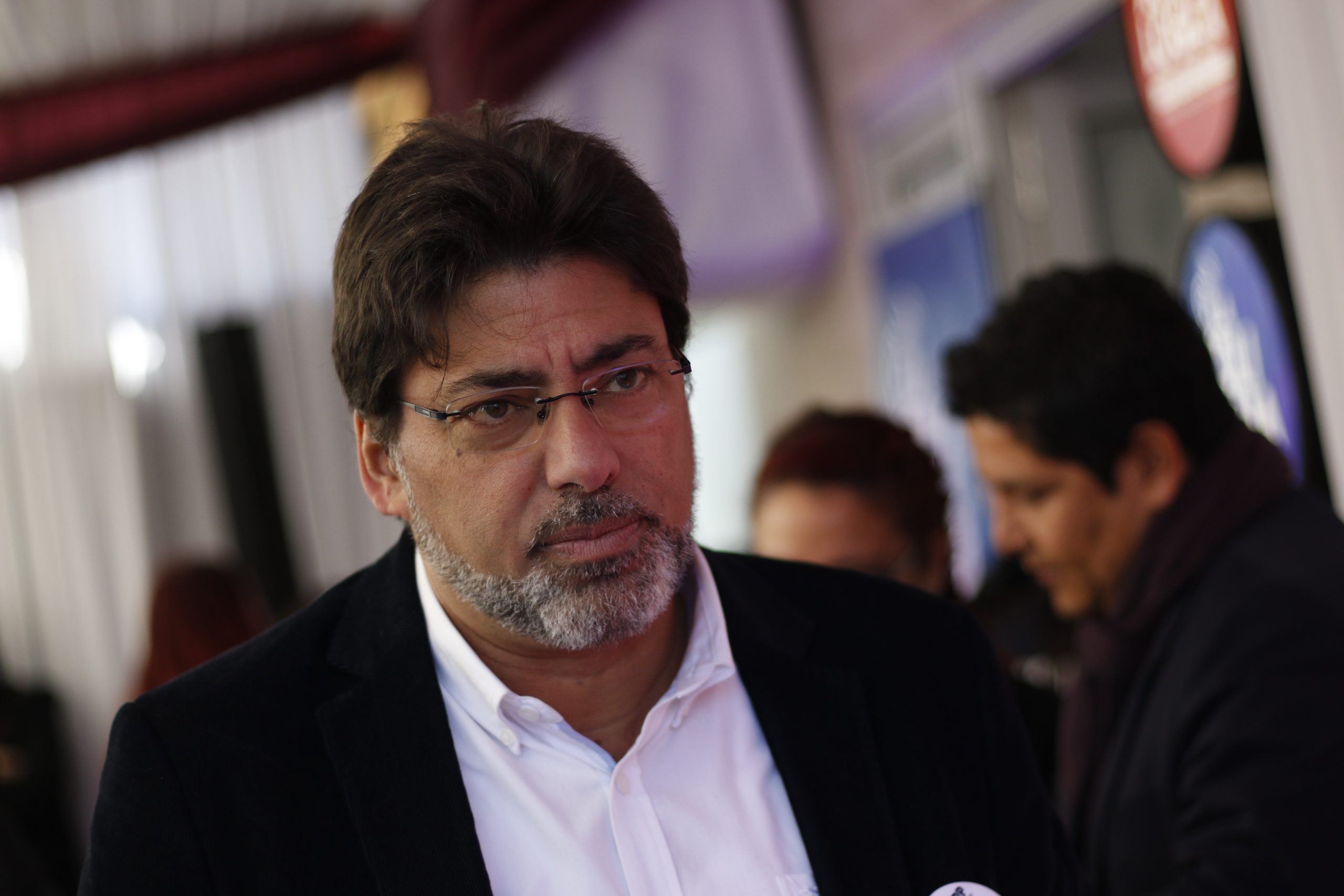 Covid: Jadue importa medicamento ruso y Paris dice que solo está autorizado para estudios clínicos