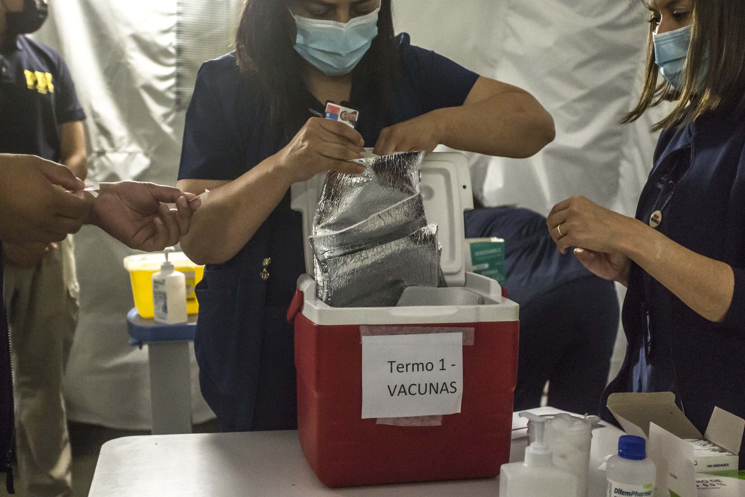 10 cosas que hay que saber de la vacuna AstraZeneca, que fue aprobada este miércoles en Chile