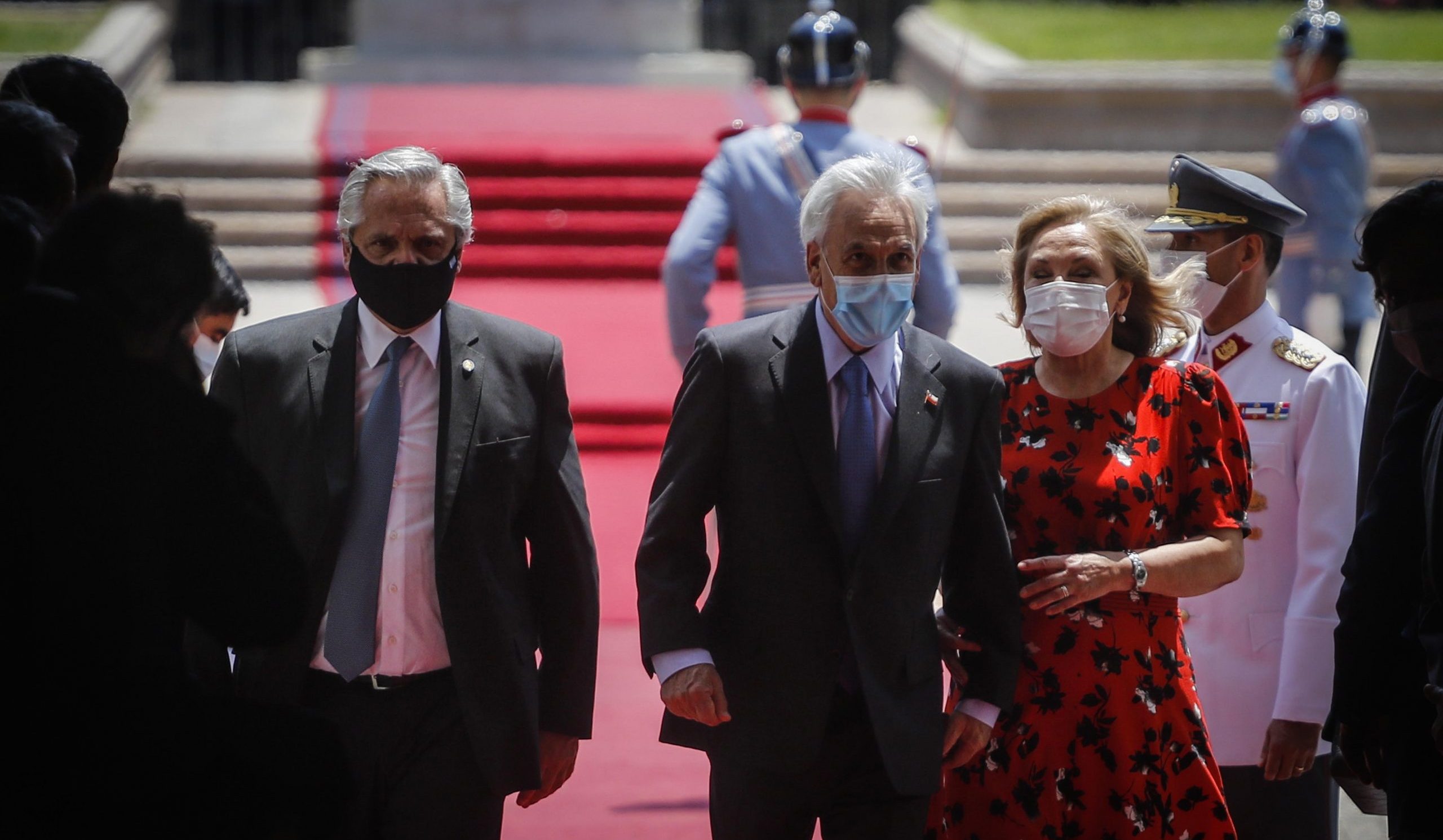 Alberto Fernández llega a Santiago con una tensionada agenda exterior