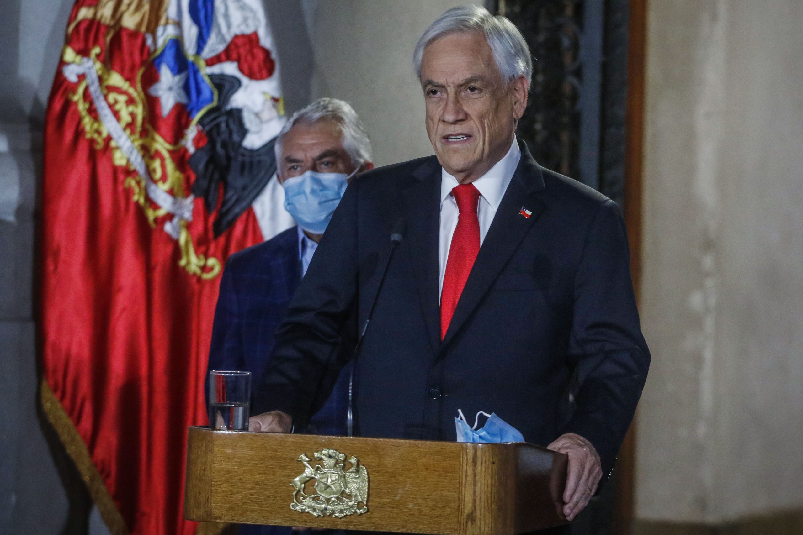 Las razones sanitarias y los efectos políticos del anuncio de Piñera de postergar las elecciones