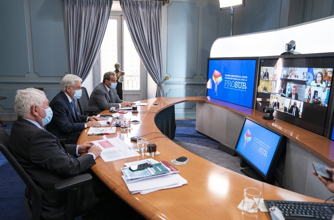 Covid: Lo que hay detrás de la donación de Chile de vacunas a Ecuador y Paraguay