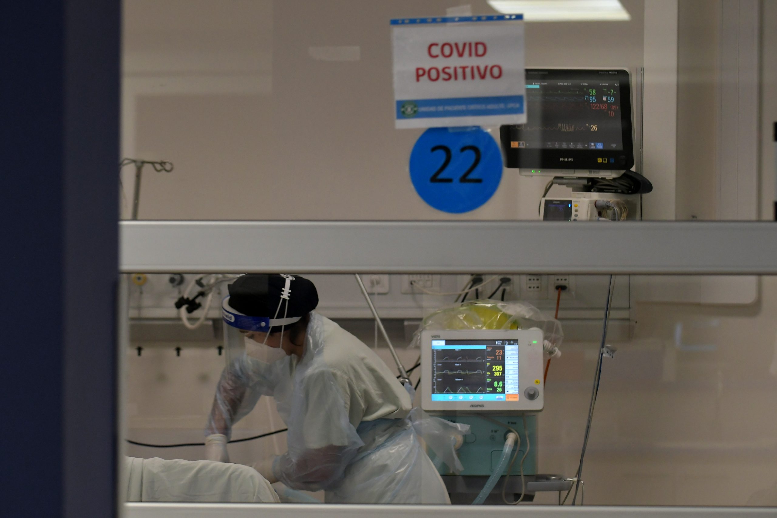 Segunda ola del Covid: Cifras muestran una baja tasa de reinfección del virus y camas críticas disponibles tienen ligero alivio