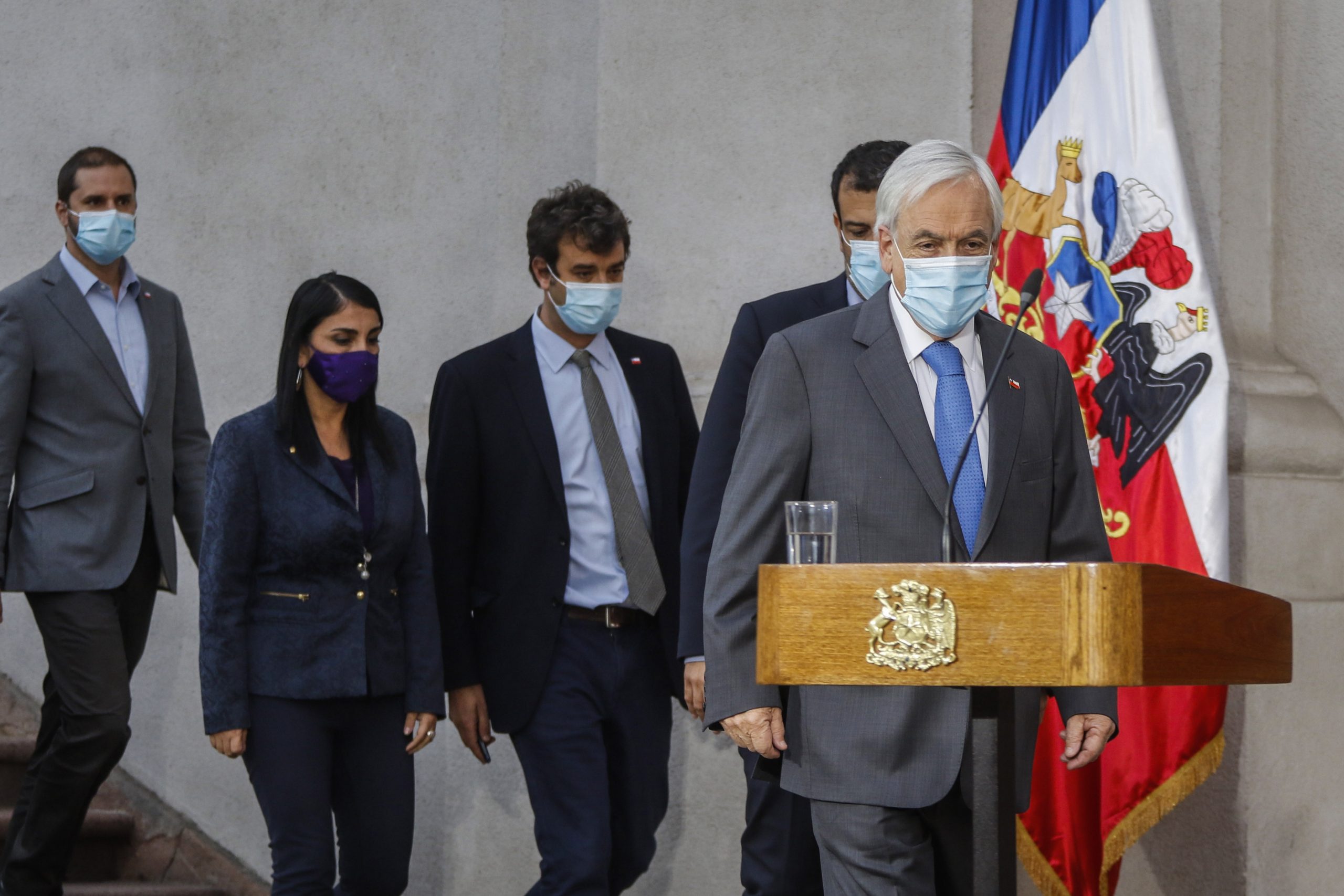 Tercer retiro: Por qué La Moneda desechó exigir el pago de impuestos a quienes tienen sueldos superiores a $ 1,8 millones