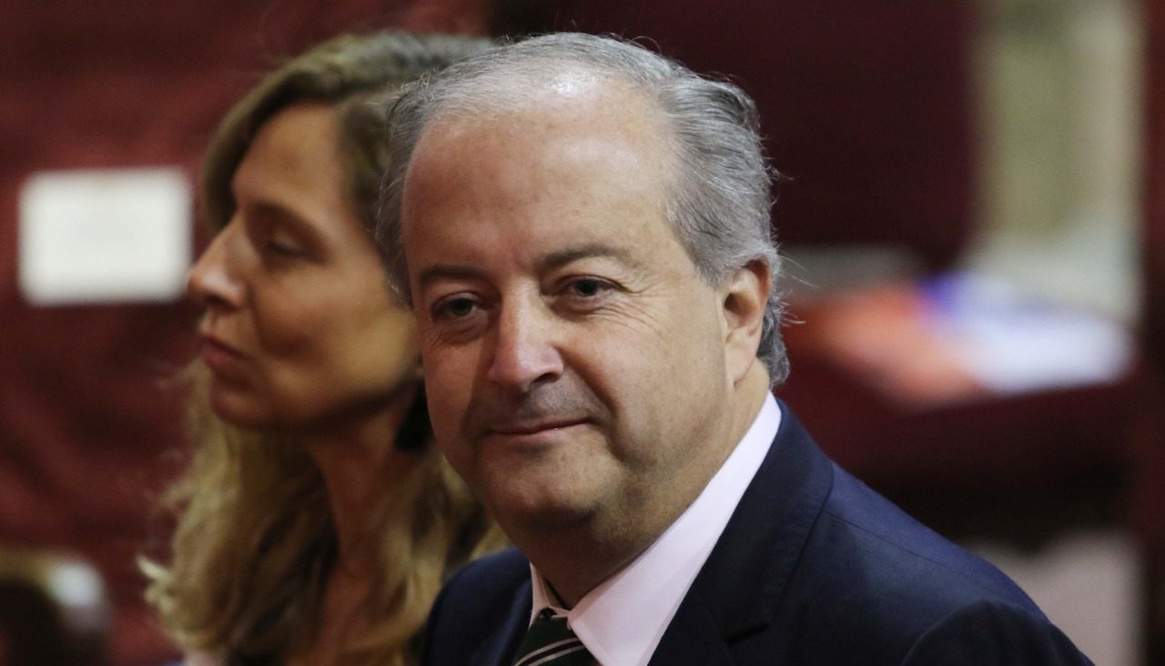 Polémica por vacunas: Embajador Monckeberg responde al jefe de Gabinete del gobierno argentino