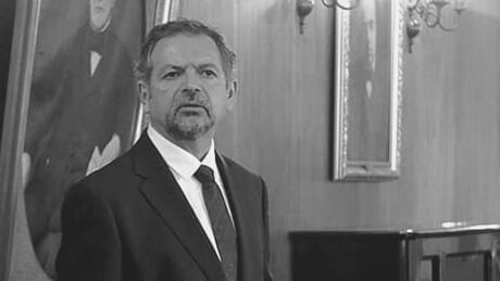 Quién es el profesor de derecho que asesoró a la Lista del Pueblo con su programa constitucional