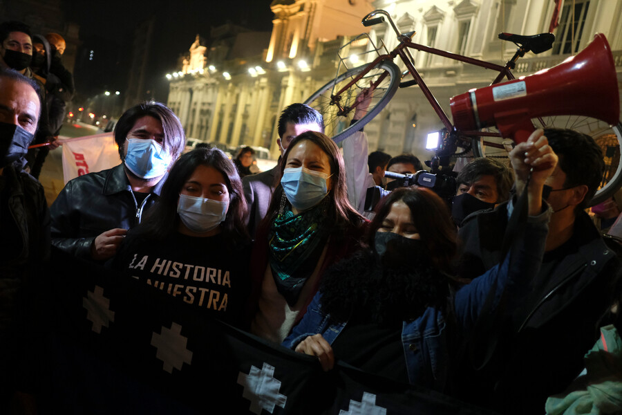 Cómo cubrieron los medios internacionales la derrota del Gobierno, la derecha y la centroizquierda en las elecciones chilenas