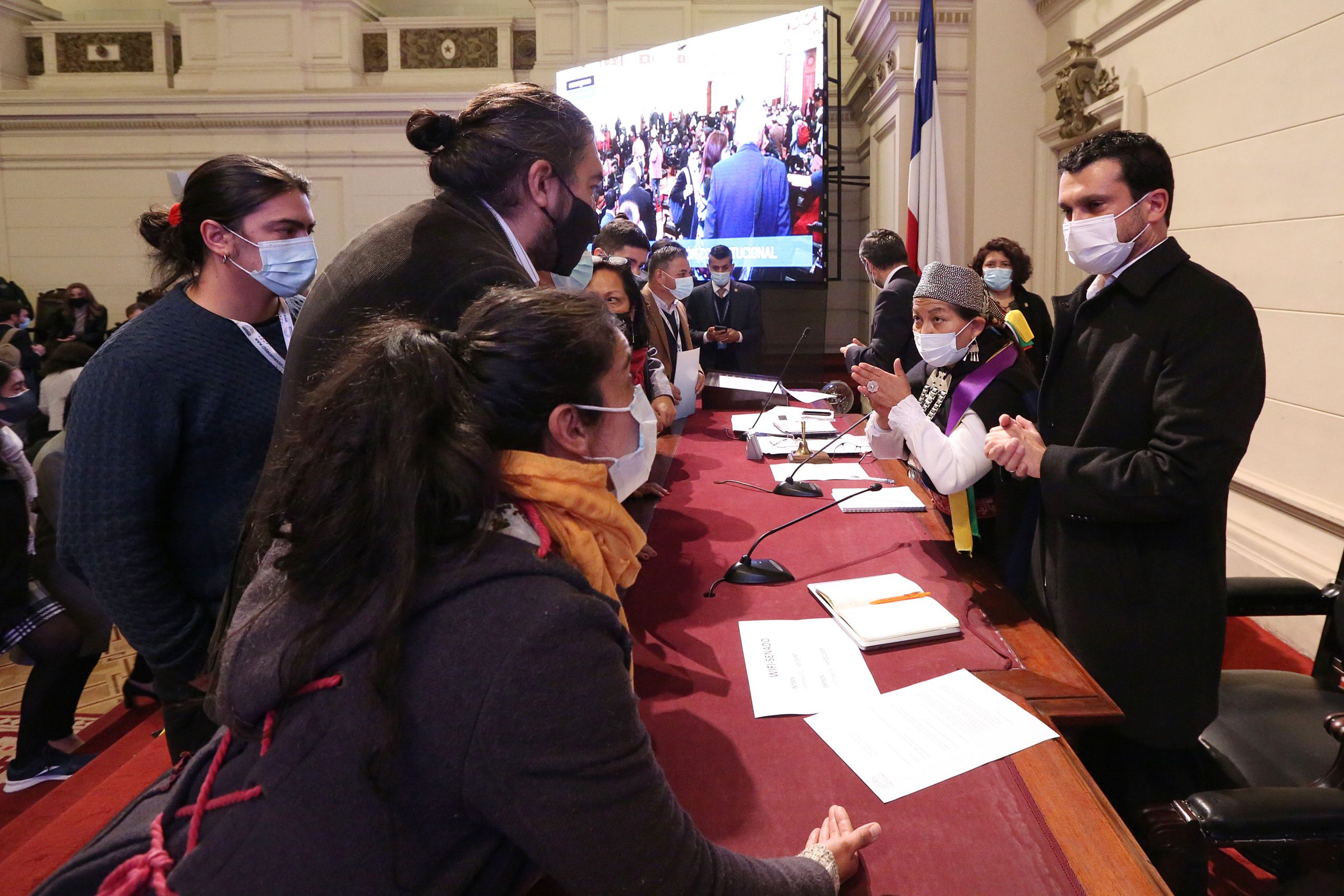 Polémicas y acusaciones cruzadas marcan primera sesión de la Convención Constituyente