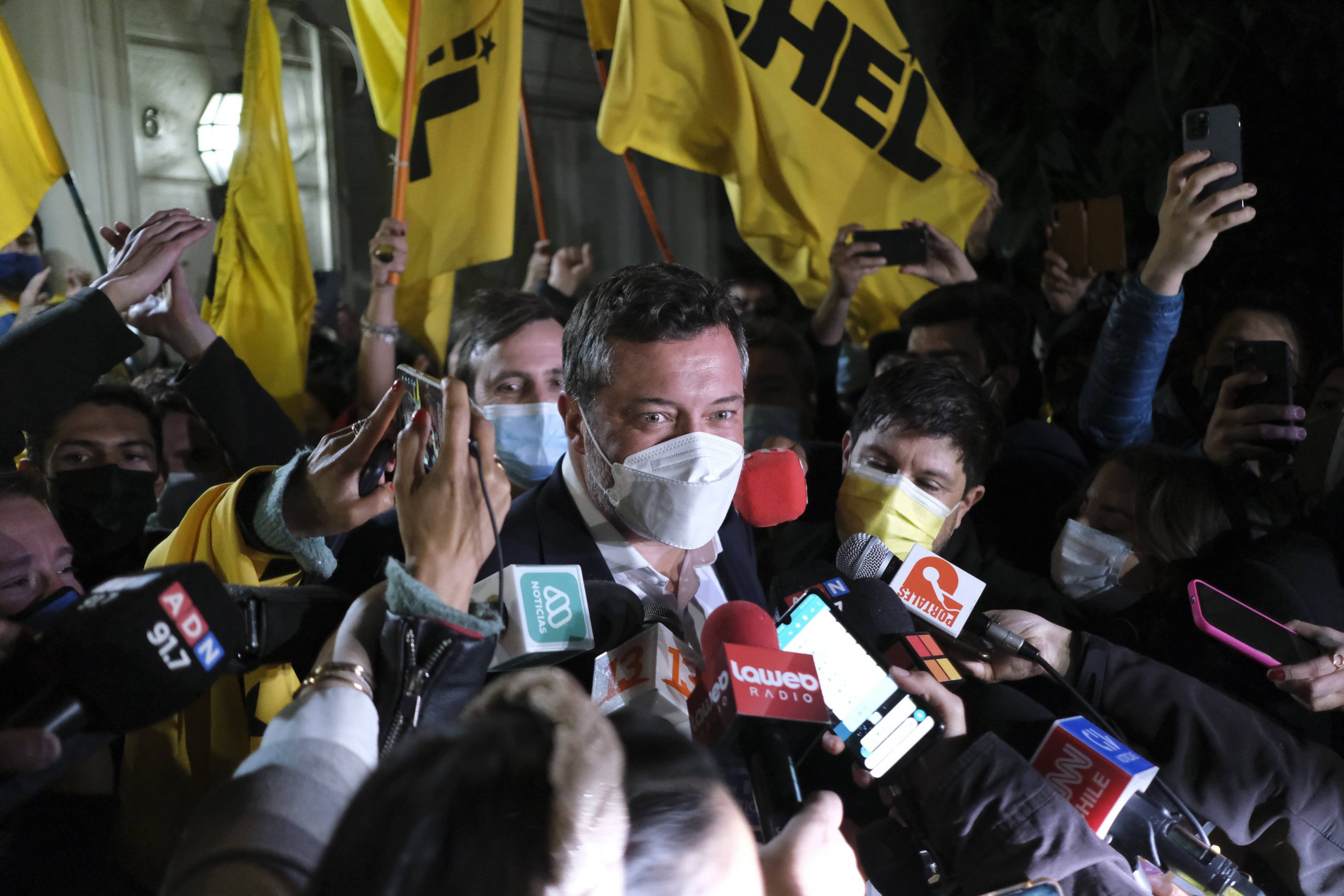 Comando de Sichel se alista para definir cómo participarán los partidos de Chile Vamos en la campaña