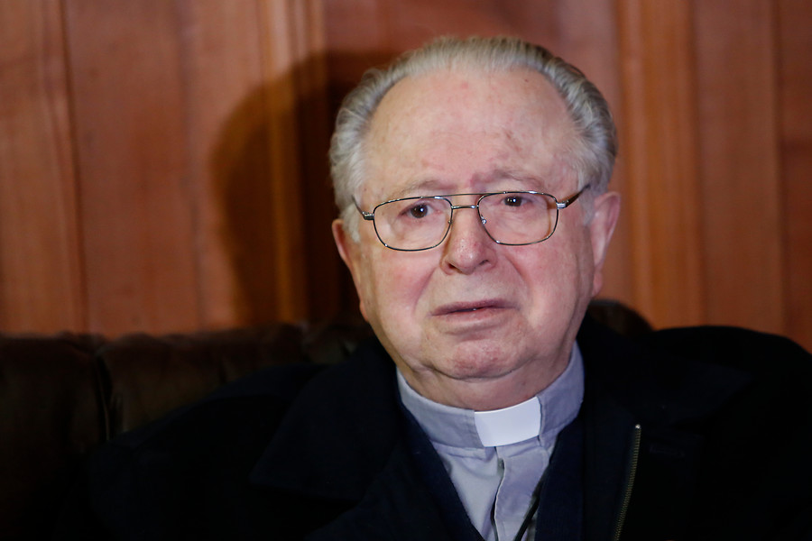 15 cosas que hay que saber sobre Fernando Karadima, el sacerdote que se convirtió en un símbolo de los abusos en la iglesia chilena