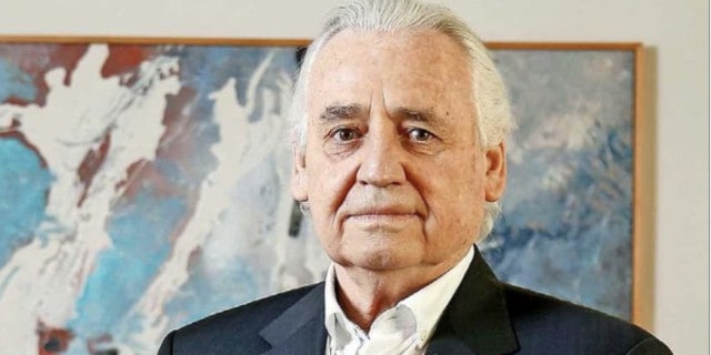 La trama detrás de la aplicación de una tercera vacuna al presidente de la Clínica Las Condes