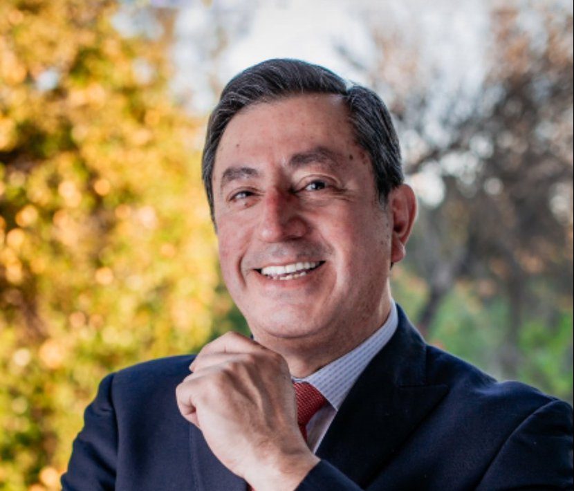 Guillermo Holzmann, coordinador internacional de Sichel: “Lo ideal es que Chile revise la licitación de pasaportes a empresa china”