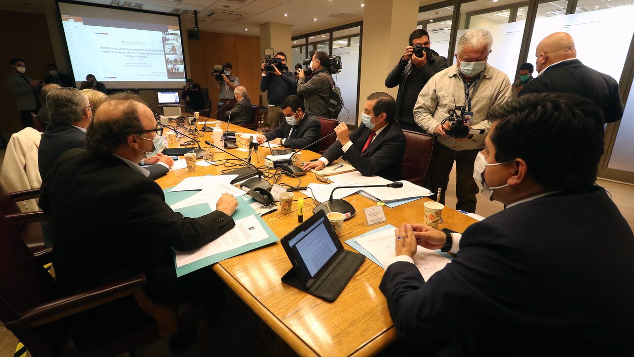 Cuarto Retiro: La ardua disputa entre la oposición y Chile Vamos por el decisivo voto 26 en el Senado