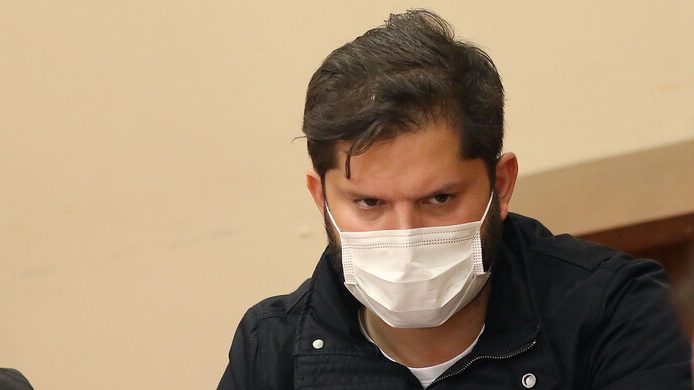 Boric con variante Delta: Aislamiento podría durar hasta 5 días antes de la elección y su equipo activa plan B