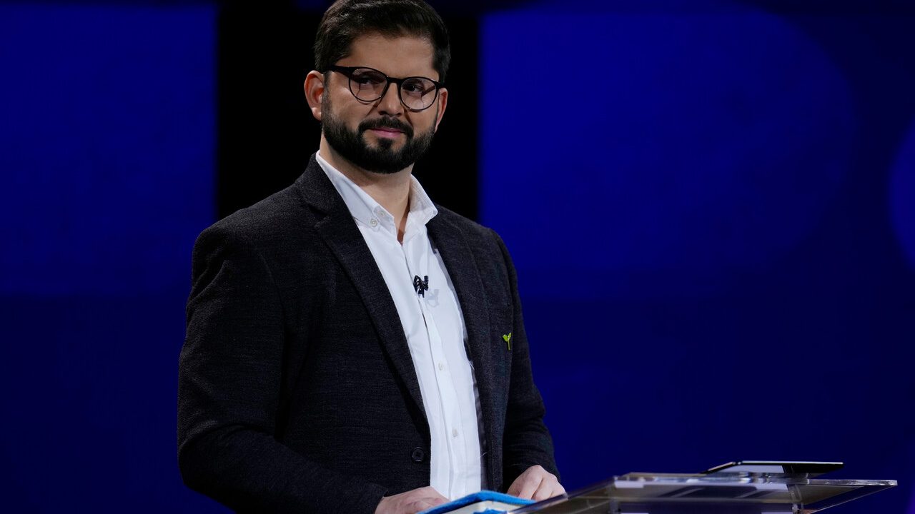 El plan de Boric para movilizar a su base, ganar la primera vuelta y lograr el apoyo del PS en la segunda