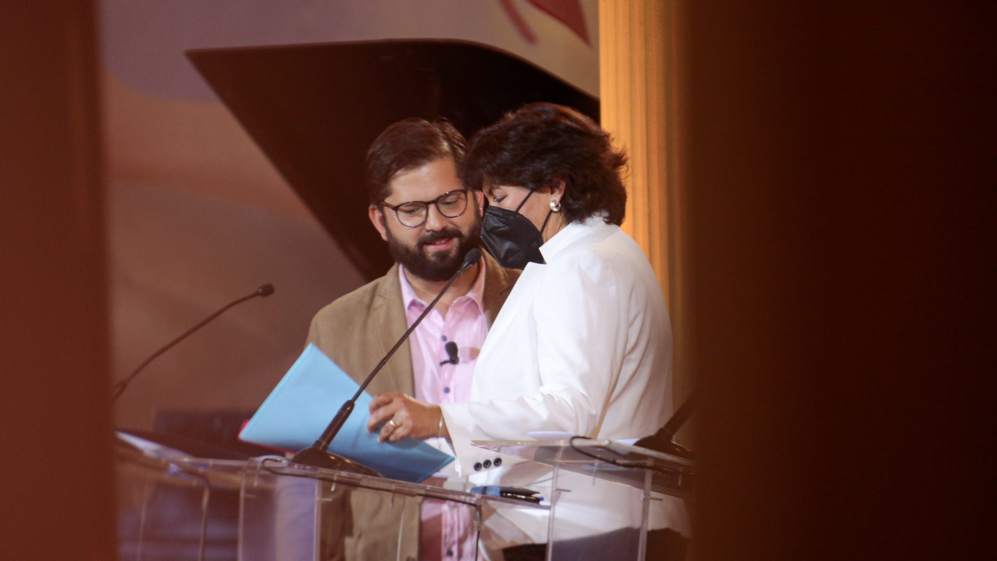 Boric logra apoyo formal de la DC tras mea culpa por “arrogancia” e “inmadurez”