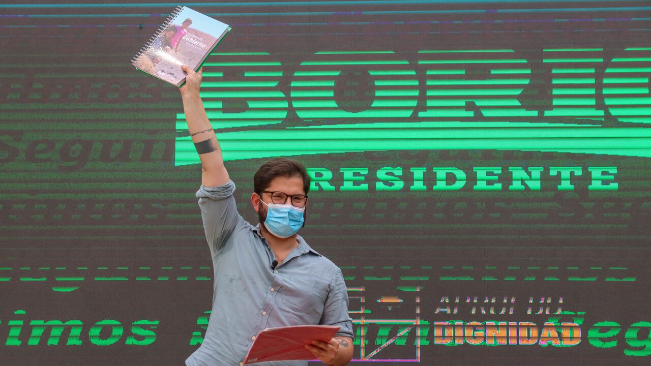 Los 10 puntos clave del programa de gobierno de Boric: cómo pretende implementarlos y los factores que lo condicionan