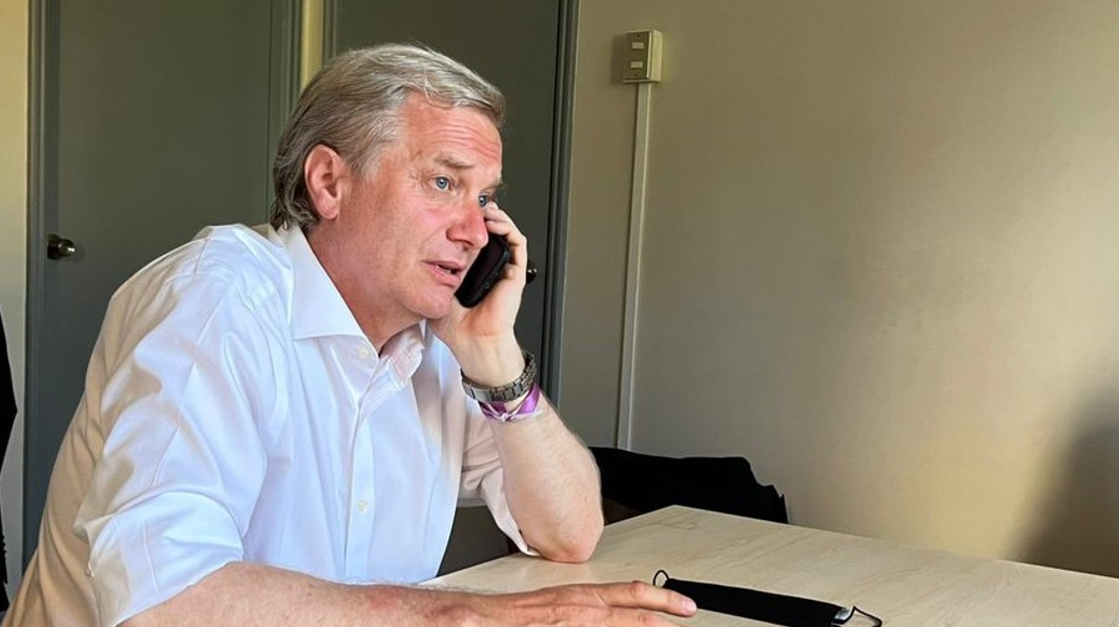 En contacto telefónico con Boric, Kast reconoce su derrota
