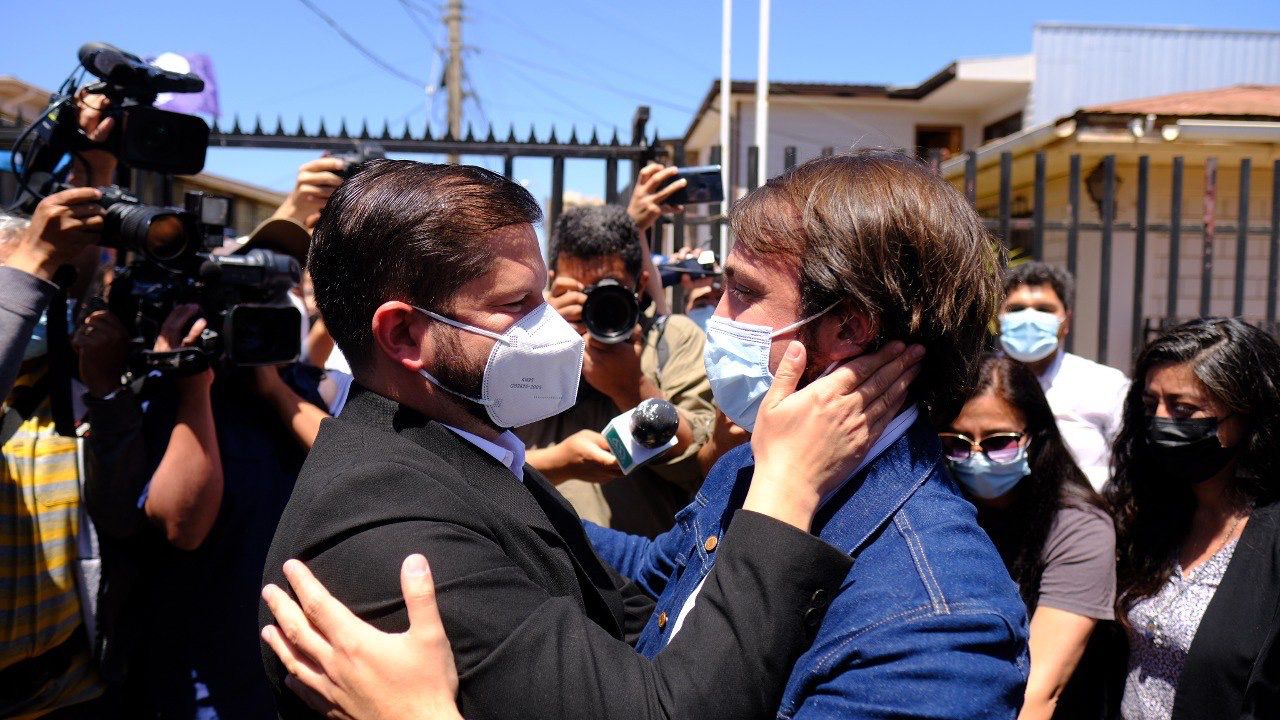 Cómo se produjo el reencuentro de Boric con Sharp tras un largo alejamiento y cuentas políticas todavía pendientes