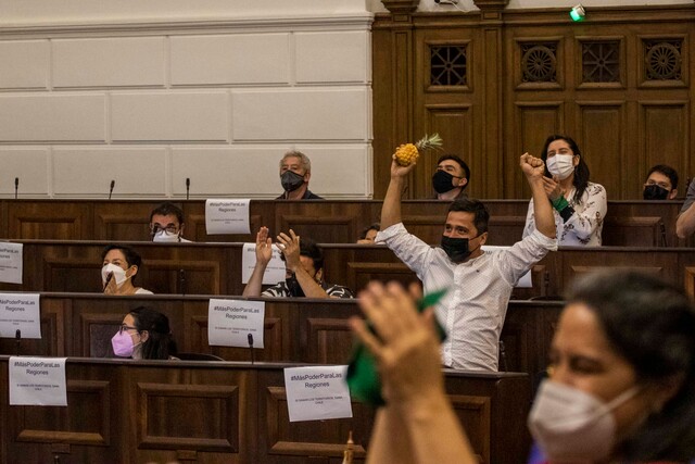 Claves: Convención aprueba Estado Regional con amplias facultades y solo frena poder legislativo paralelo en las regiones