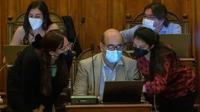 Claves: Coalición de Boric logra acuerdo que pone fin al Senado y atenúa sistema presidencial (Lea aquí el documento)