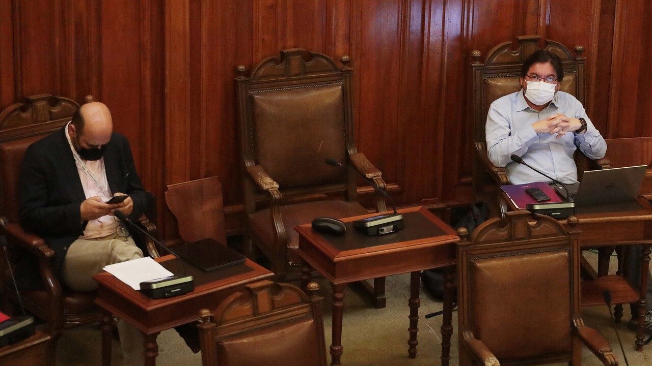 Convención: Cómo Atria y Barraza consolidaron los dos frentes para trabar las reformas a la nueva Constitución si gana el Apruebo
