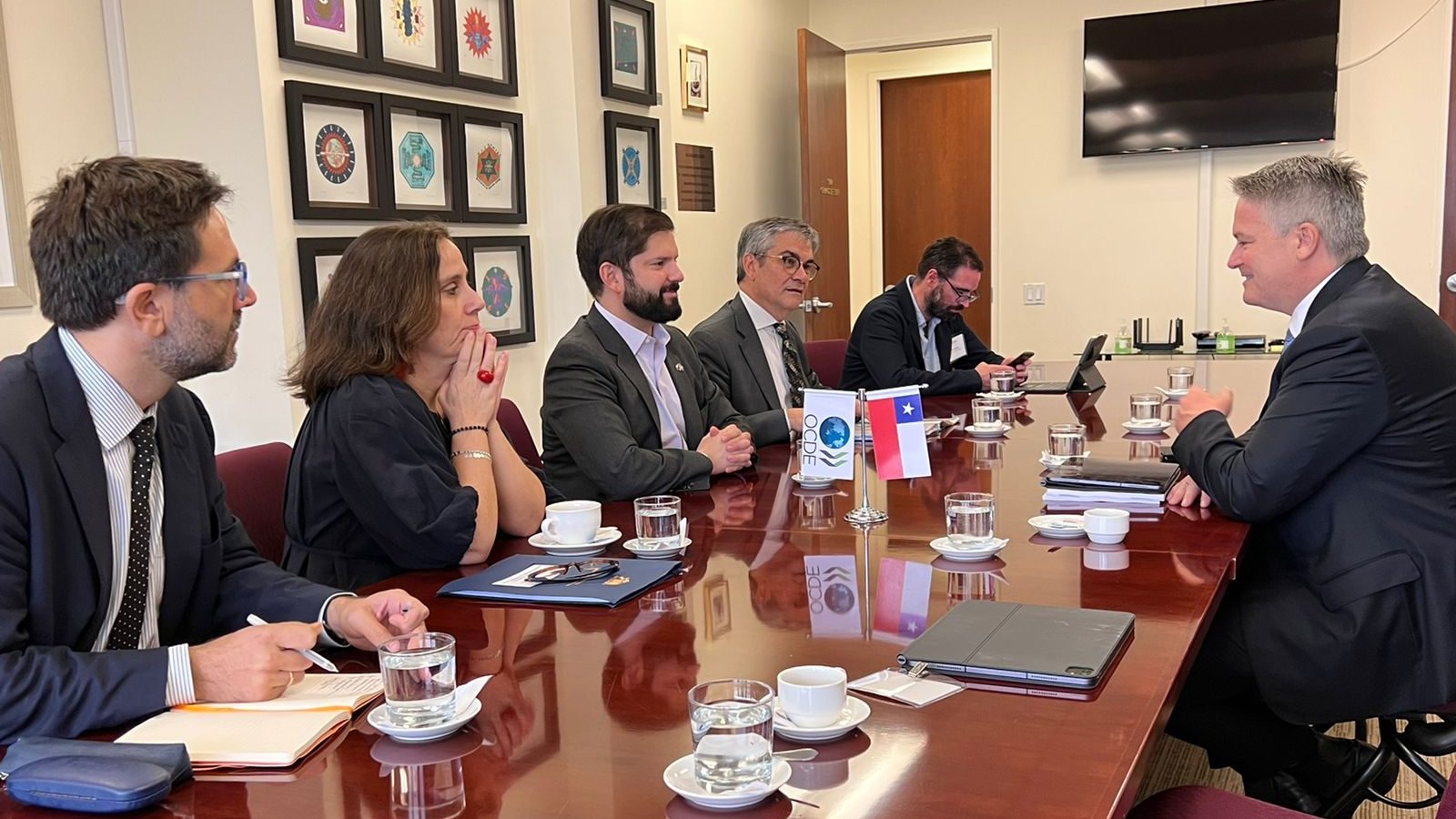OCDE respalda la Reforma Tributaria del Gobierno, pero insta a Chile a subir la base de quienes pagan impuestos y reducir las barreras regulatorias