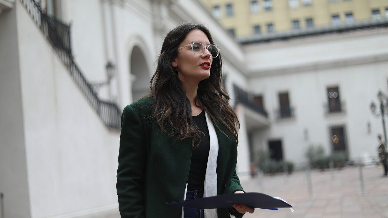 Camila Vallejo: El enlace entre la Moneda y los comandos del Apruebo y el Rechazo post resultados
