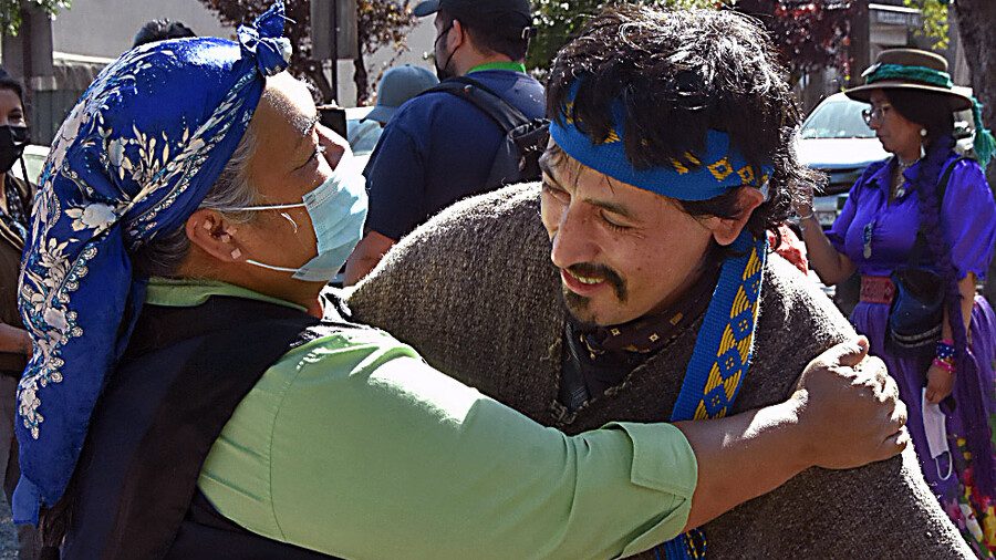 Cómo las comunidades mapuches argentinas están aislando a los grupos radicales (y las diferencias con Chile)