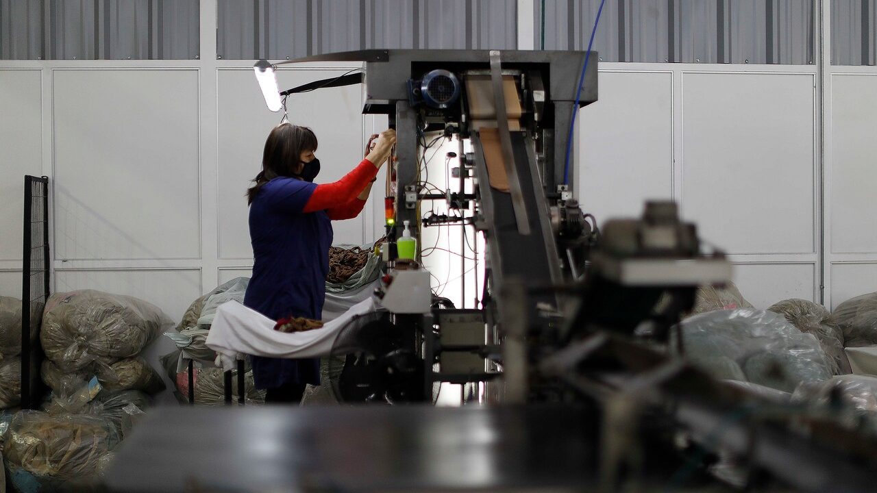 La economía sostiene una trayectoria negativa, pero el mercado se torna más optimista sobre la inflación futura