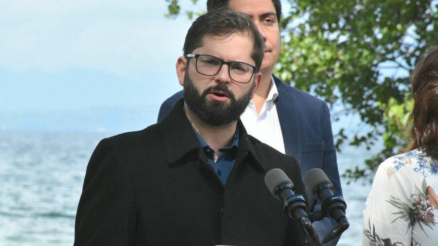 Las similitudes de la propuesta de restitución territorial indígena de Boric con la de la Convención (y la duda sobre las expropiaciones)