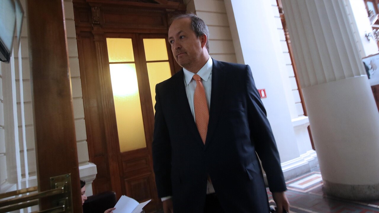 Ángel Valencia, el postulante a fiscal nacional que suma apoyos en el Senado y la reticencia a su nombre en La Moneda