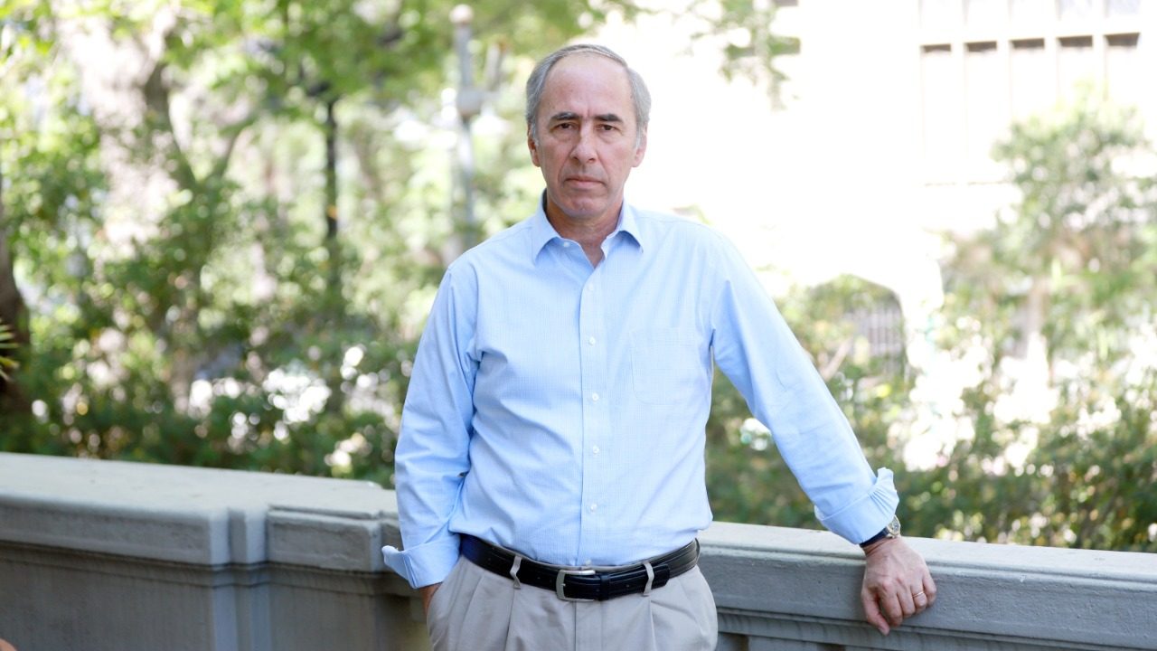 Aduanero, con antepasados en el sector público y mueblista: Quién es Ricardo Mewes, nuevo presidente de la CPC