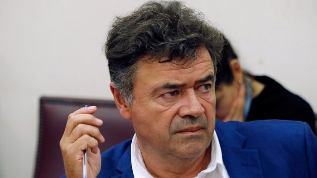 Perfil: Esteban Valenzuela, el ministro que pide un royalty a la industria forestal y sus giros políticos y literarios