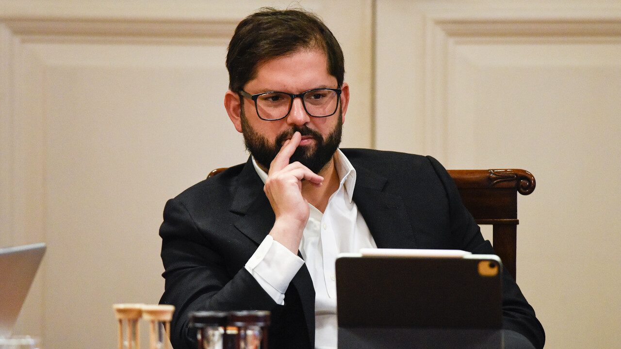 Abogado de Boric vuelve sobre la tesis de la “paz social” ante el TC: “El fundamento expreso de estos indultos es la necesidad de superar una crisis”