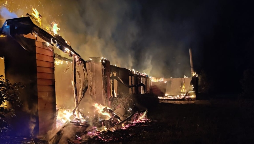 Ola de atentados incendiarios en el Sur: La historia y el modus operandi del grupo radical mapuche LNM