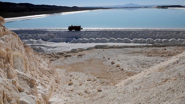 Empresa de litio de capital estadounidense empieza proceso para abandonar Chile (en Argentina seguirá)