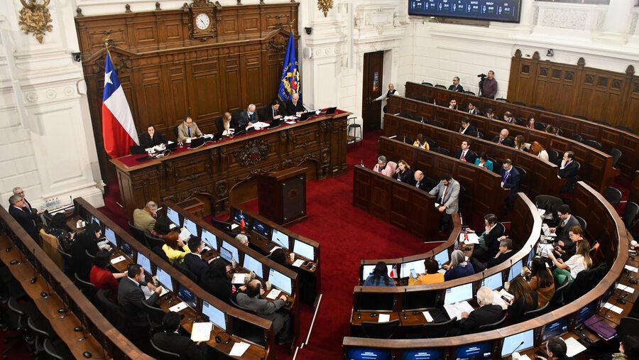 Cadem: Un 24% aprobaría nueva Constitución, la cifra más baja desde las elecciones del 7 de mayo (Lea aquí la encuesta completa)