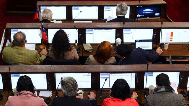 Consejo Constitucional aprueba artículo que exige un 5% de votos para que partidos políticos tengan representación en el Congreso
