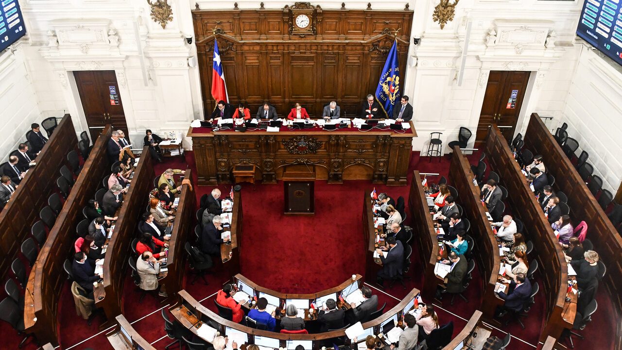 Primeras votaciones en el pleno zanjan nudos políticos que han enfrentado a los bloques desde el inicio del proceso constitucional