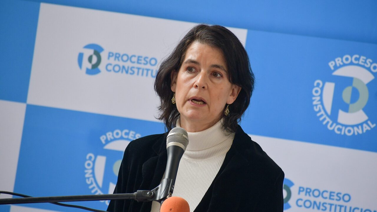 Consejo Constitucional: Fuertes críticas de Comisión Experta tensionan pleno (y el rechazo a controvertida norma sobre aborto)