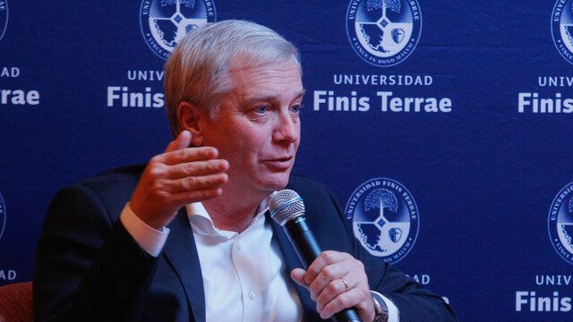 Kast dice que “se la jugará” por “A favor” aunque implique un costo en la presidencial y que “es imposible que PC y FA” aprueben el texto constitucional